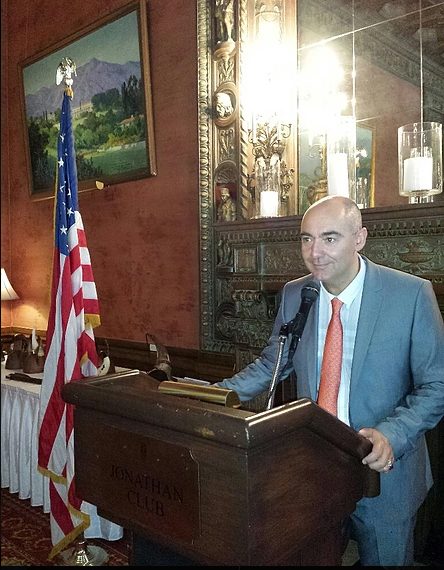 Ronny Flas speaking at the Jonathan Club